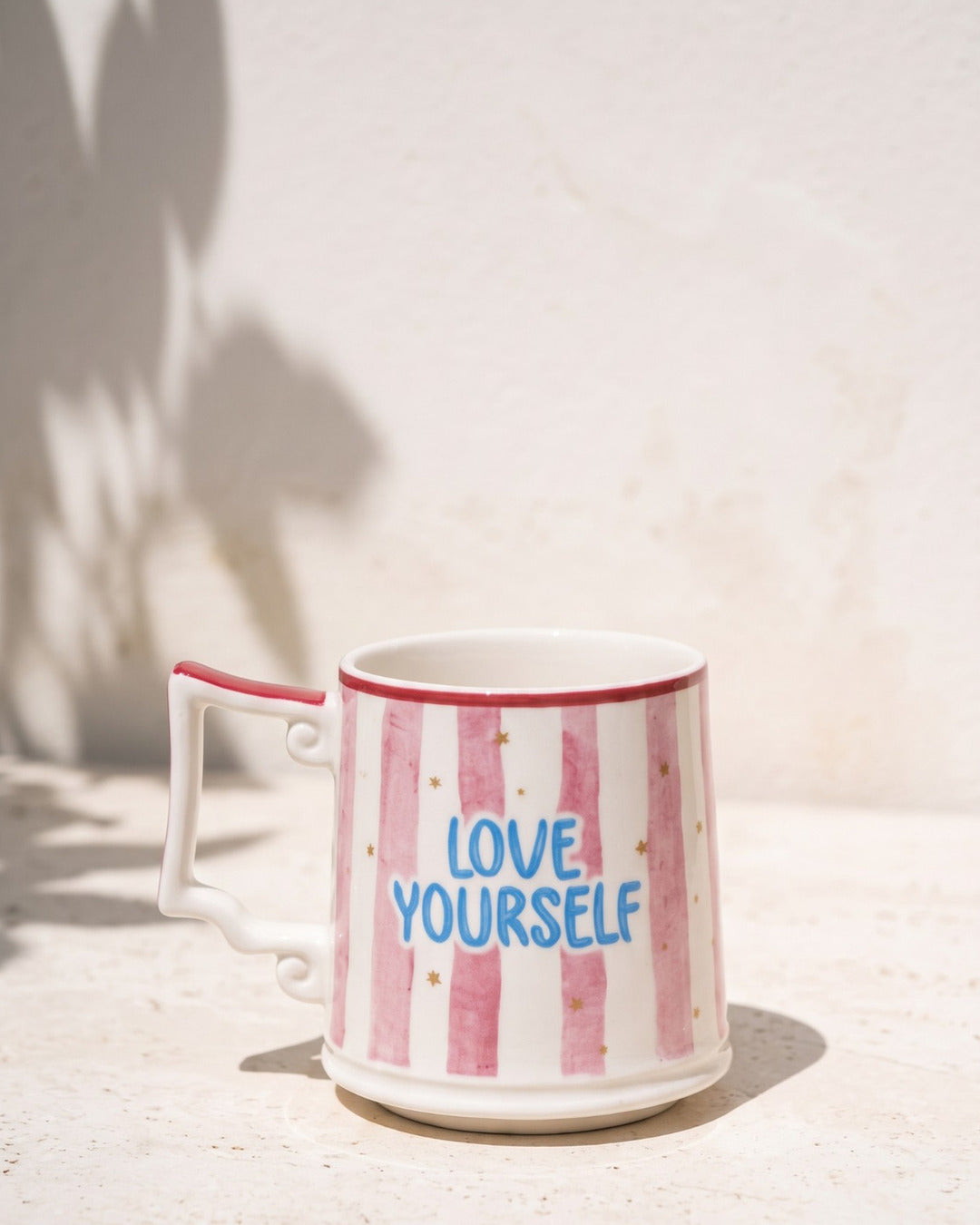 FELİSA Love Yourself porselen kupa — traverten üstünde