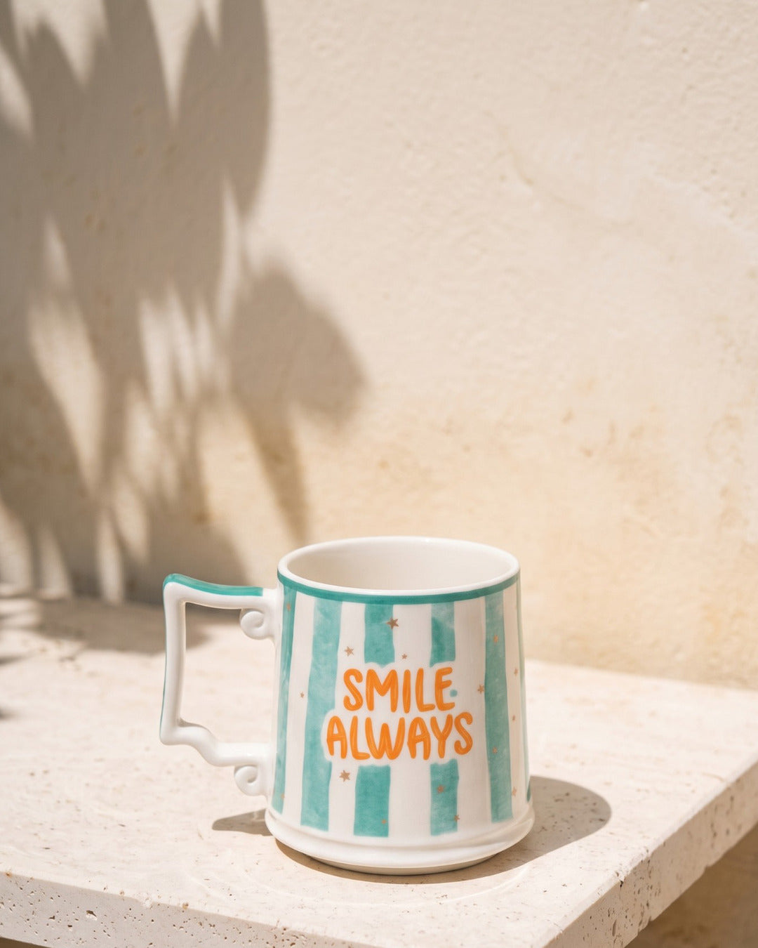 FELİSA Smile Always porselen kupa — traverten üstünde