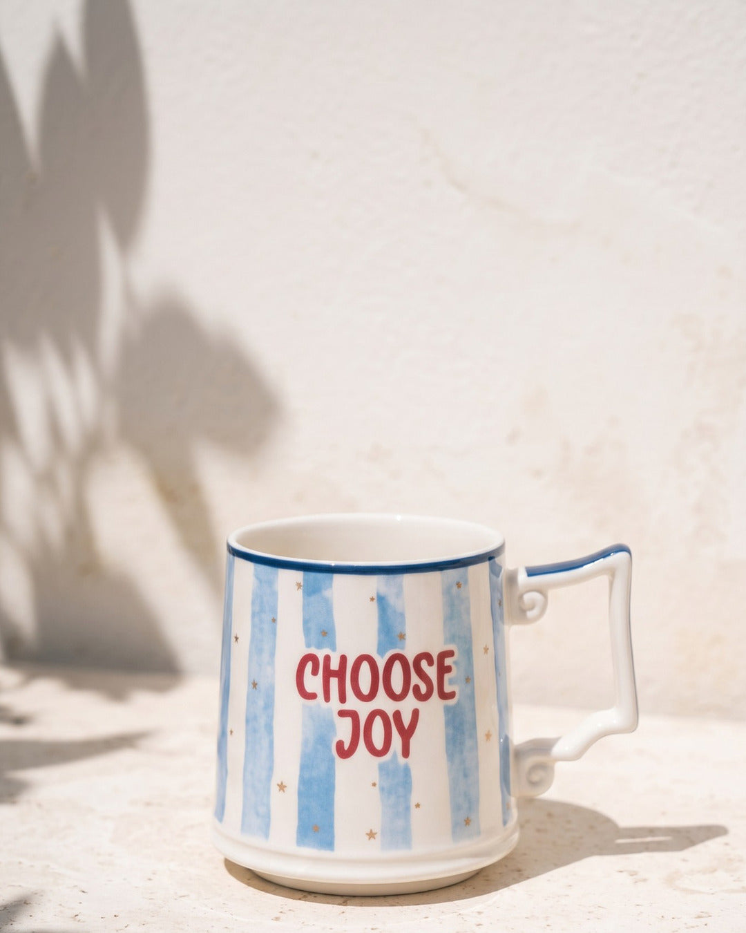 FELİSA Choose Joy porselen kupa — traverten üstünde